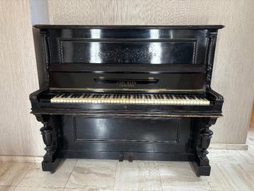 Buffetpiano (decoratie/meubelstuk) GRATIS