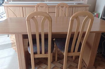 Eettafel en 4 stoelen