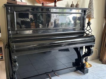 Prachtige decoratieve piano.
