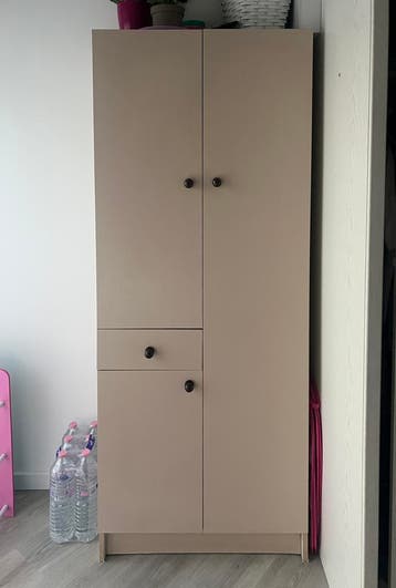 Gratis kast (badkamer/kinderkamer)