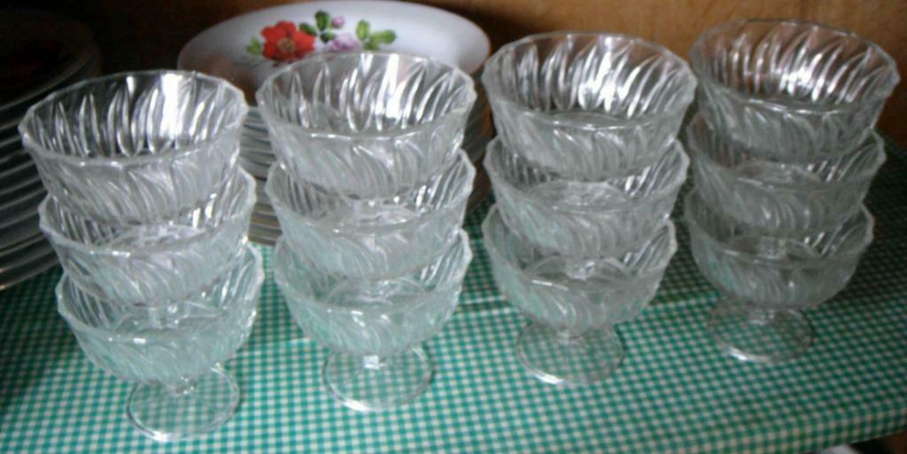 16 Coupes/coupelles à dessert / glace en cristal ciselé, Maison & Meubles, Enlèvement, Utilisé