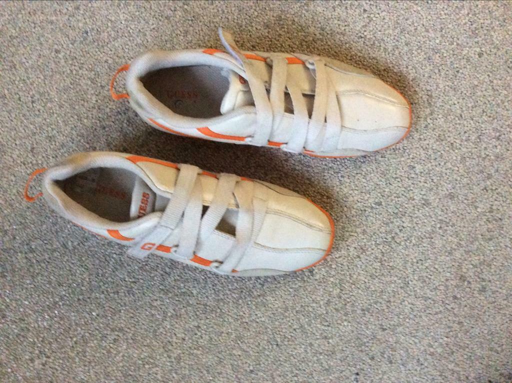 Guess Sneakers maat 40 (beige met oranje ), Ophalen of Verzenden, Zo goed als nieuw, Beige, Sneakers