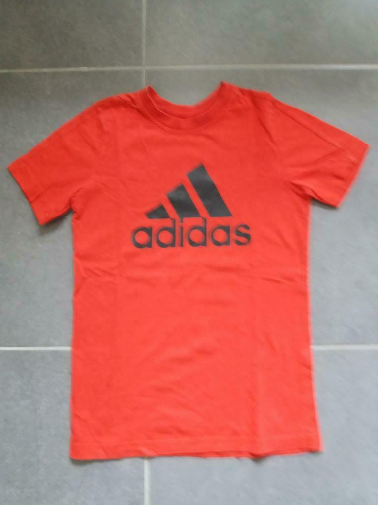 rode t-shirt - Adidas - maat 140, Kinderen en Baby's, Kinderkleding | Maat 140, Ophalen, Adidas, Zo goed als nieuw, Shirt of Longsleeve