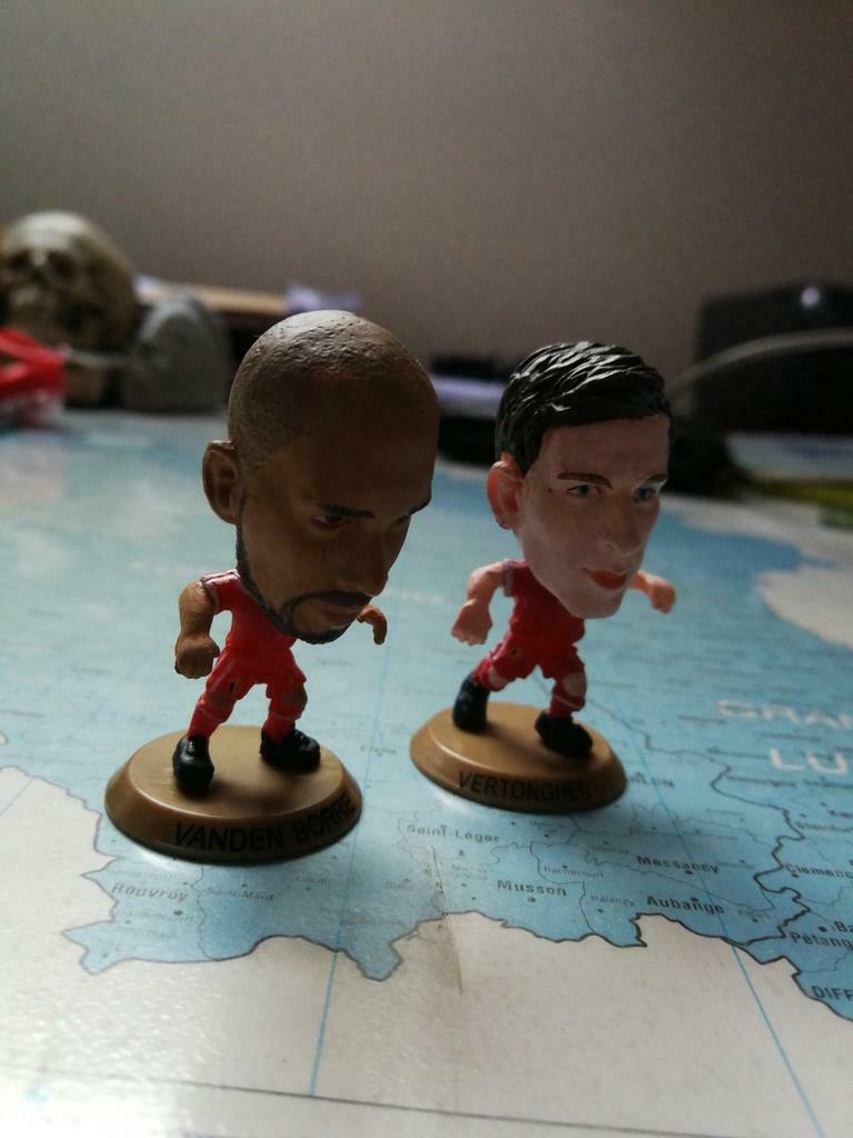 Figurines joueurs de football, Enlèvement ou Envoi, Comme neuf