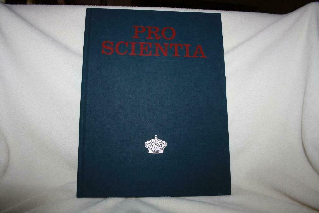 Pro Scientia (nieuwstaat)  Taal : Nederlands, Frans, Duits,, Boeken, Ophalen of Verzenden, Zo goed als nieuw, Overige onderwerpen
