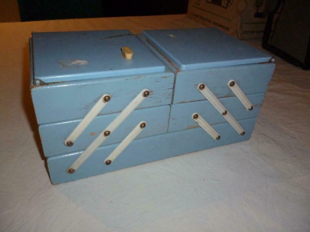 Boîte à couture vintage en bois ancienne petite travailleuse, Hobby & Loisirs créatifs, Couture & Fournitures, Enlèvement ou Envoi