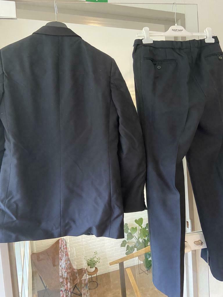 Uiterst kwalitatief maatpak donkerblauw met zwarte kraag, Kleding | Heren, Kostuums en vesten, Ophalen of Verzenden