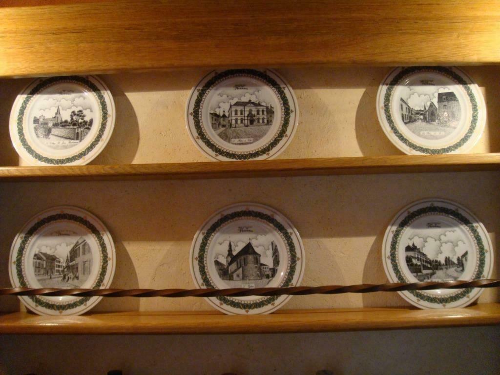 Collection de 6 assiettes sur FLORENNES, Enlèvement ou Envoi, Comme neuf, Porcelaine, Assiette ou Plat
