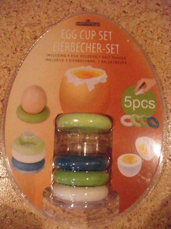 4 eierdopjes + zoutstrooier. nieuw, Ophalen of Verzenden, Nieuw, Kop(pen) en/of Schotel(s)