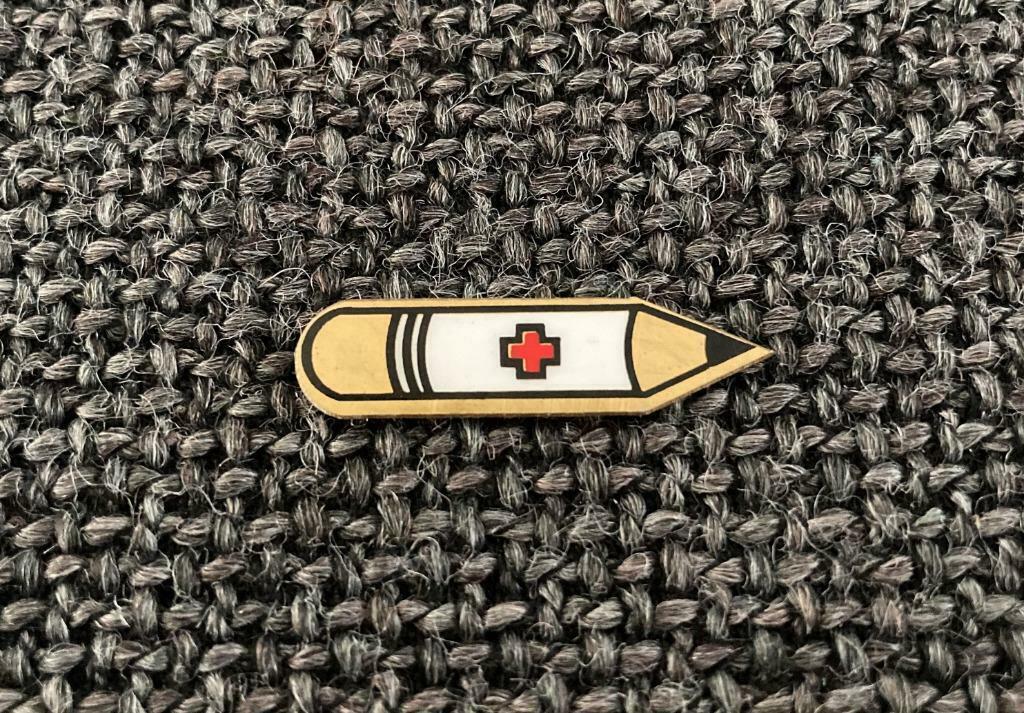 PIN - RODE KRUIS - CROIX ROUGE, Collections, Envoi, Comme neuf, Autres sujets/thèmes, Insigne ou Pin's