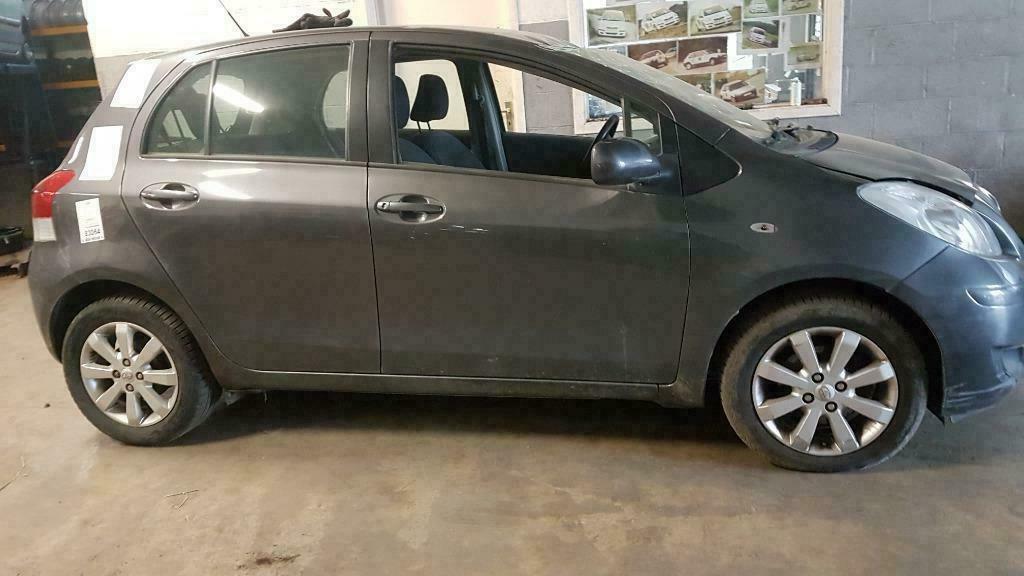 nouvelles rentrées pour pièces, Auto's, Bedrijf, Yaris, Te koop, Benzine