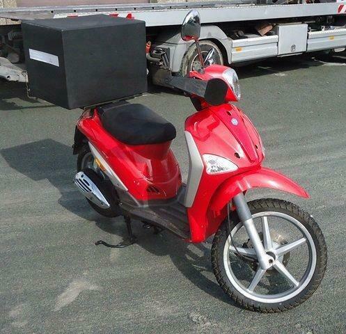 Piaggio liberty met pizzakoffer, Vélos & Vélomoteurs, Scooters | Piaggio, 49 cm³, Classe B (45 km/h), Enlèvement, Utilisé
