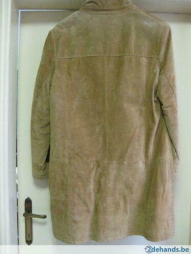 Lange jas in suède (NIEUW), Kleding | Dames, Jassen | Winter, Ophalen of Verzenden, Nieuw, Maat 46/48 (XL) of groter, Bruin