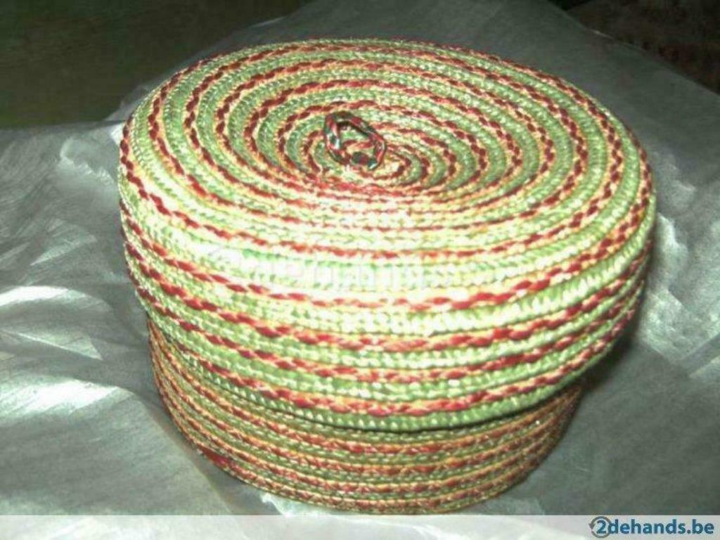 rieten mandje met deksel, Mand, Rond, Ophalen of Verzenden, Zo goed als nieuw