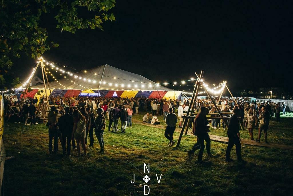 Te huur: Prikkabel met led-lampen (voor binnen en buiten), Enlèvement