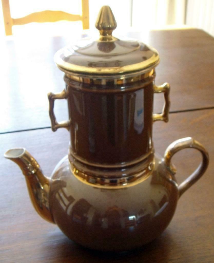 Ancienne cafetière en céramique émaillée brune + dorures, Antiquités & Art, Antiquités | Céramique & Poterie, Enlèvement ou Envoi