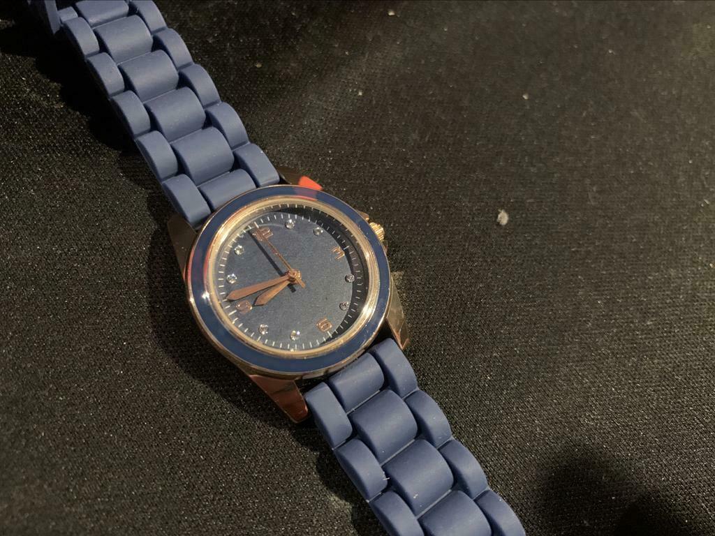 Montre Affinity incrustée de 8 cristaux Swarovski neuve, Autres marques, Synthétique, Neuf, Montre-bracelet