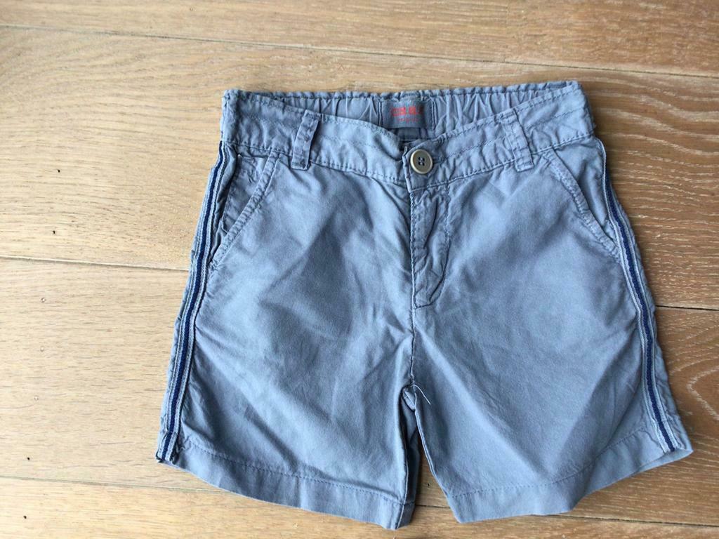 Lichtblauwe short maan 4 jaar,  nieuwstaat, Kinderen en Baby's, Broek, Verzenden, Zo goed als nieuw, MAAN
