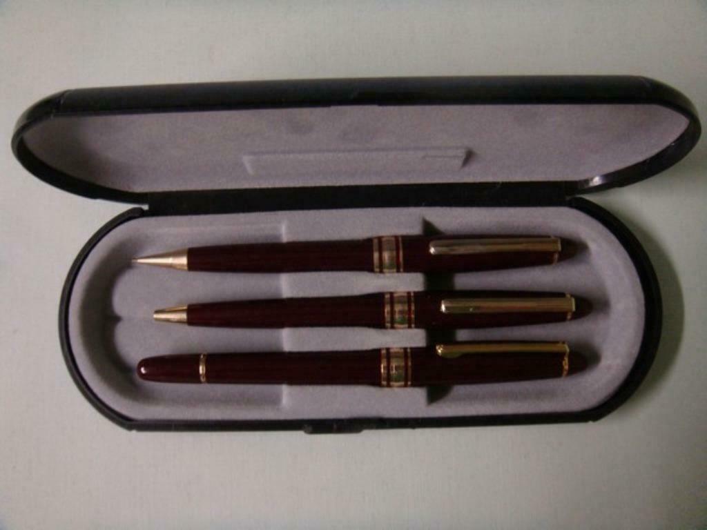 Ensemble Stylo , bic et porte mine, Collections, Stylos, Enlèvement ou Envoi, Utilisé, Stylo, Avec boîte