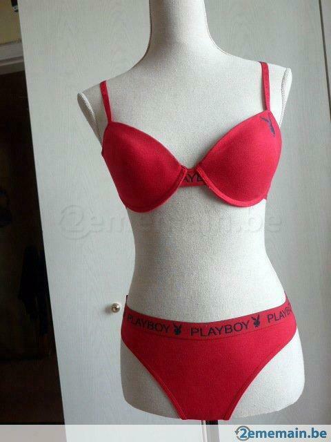 String Playboy Rouge et noir ;, Enlèvement ou Envoi, Rouge