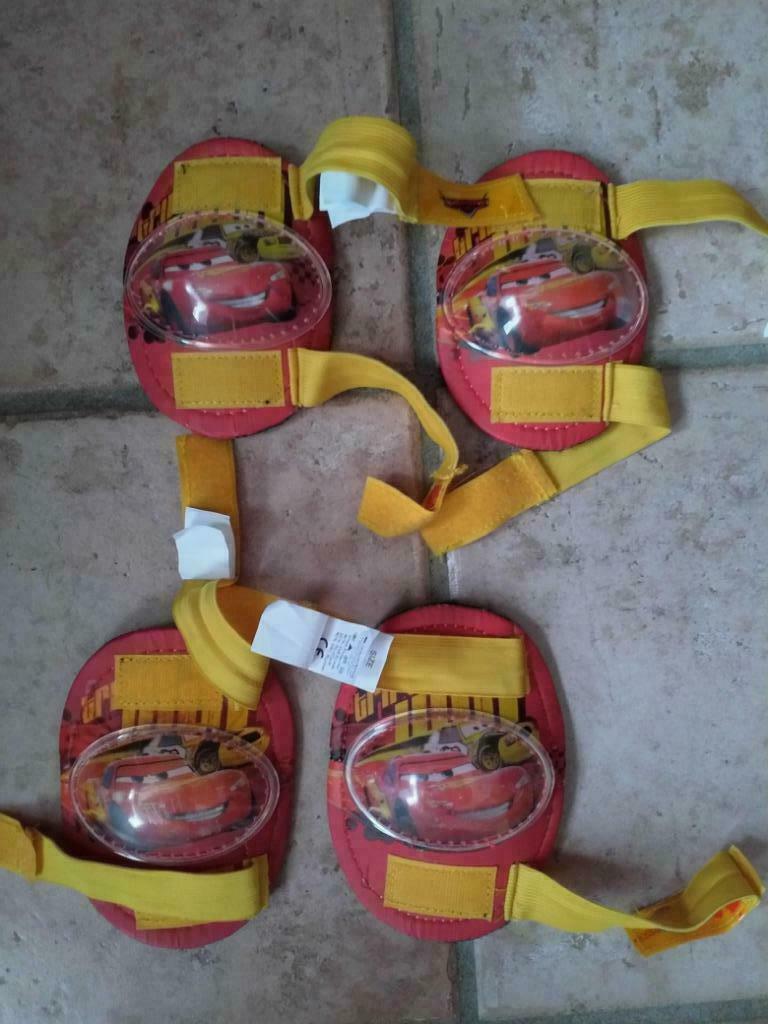 Knie- en elleboogbeschermers Cars voor skateboard maat M, Ophalen of Verzenden, Verstelbaar, Zo goed als nieuw