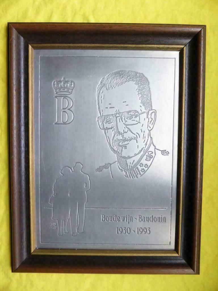 Tinnen foto Boudewijn, Verzamelen, Koningshuis en Royalty, Zo goed als nieuw, Kaart, Foto of Prent, Verzenden