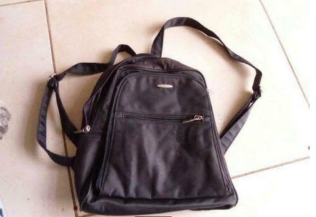 6 verschillende damesrugzakken van stof of imitatieleer, Gebruikt, Schoudertasje