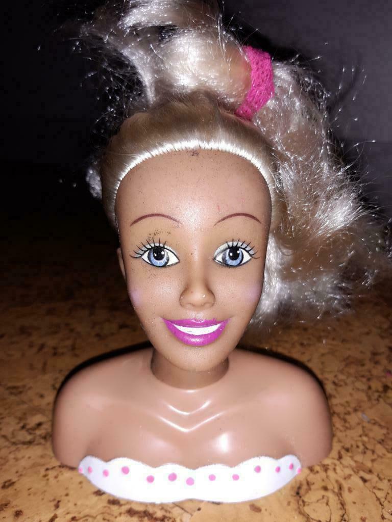 Kleine schminkpop (13cm) en toebehoren, Ophalen of Verzenden, Gebruikt, Jongen of Meisje