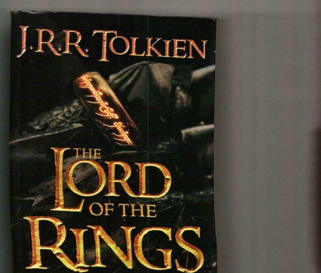 Lord of the rings J.R.R. Tolkien  trilogy 1137 pages, Ophalen of Verzenden, Zo goed als nieuw