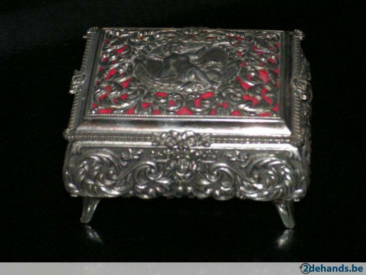 Juwelenkistje, Ophalen