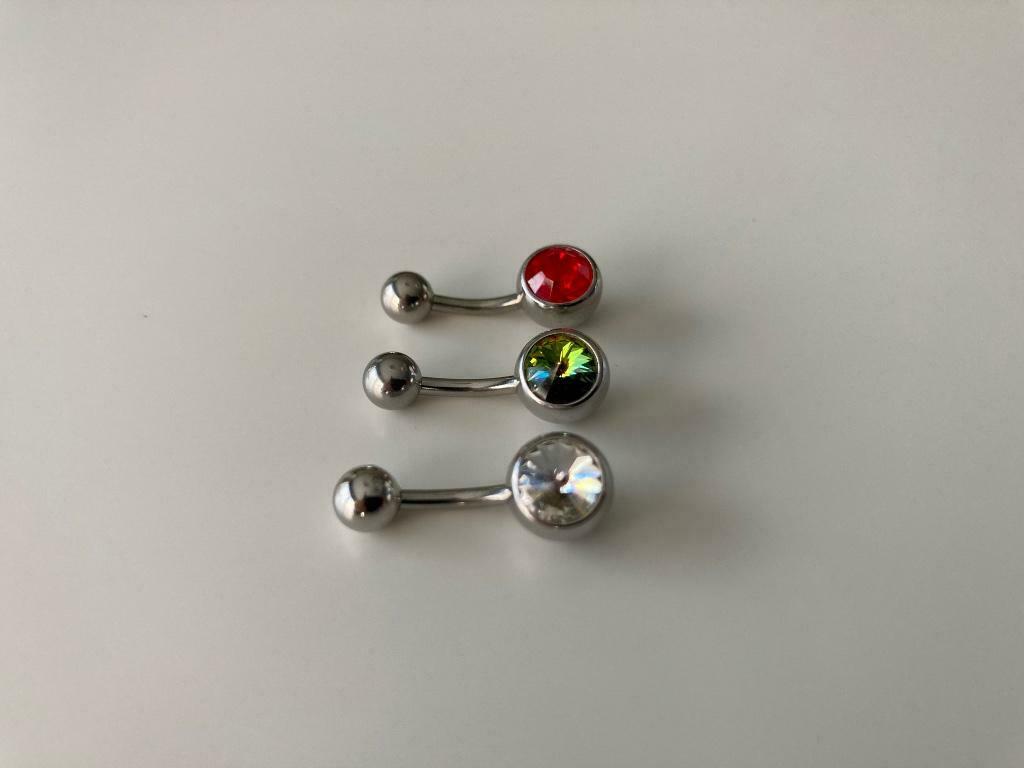 Diamant wit, rood, multicolor piercing, Handtassen en Accessoires, Piercings, Navelpiercing, Verzenden, Zo goed als nieuw, Zilver