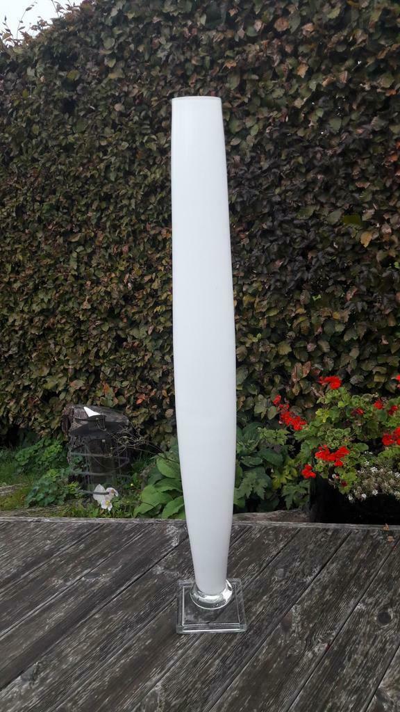 Vaas in melkglas, Ophalen, Zo goed als nieuw, Wit, Glas