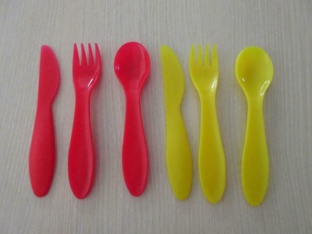 Een geel en een rood plastieken bestekset, Kinderen en Baby's, Ophalen of Verzenden, Gebruikt