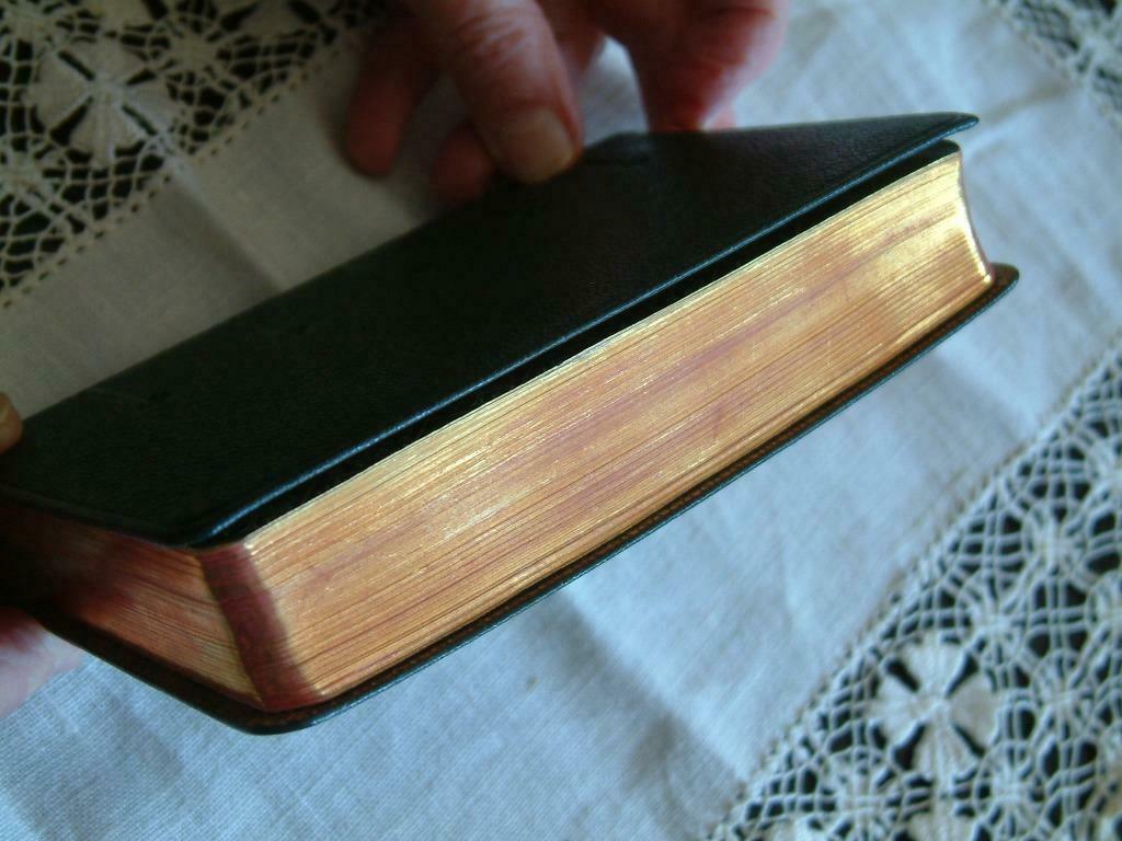 Zondagsmissaal in zijn drukdoos - 1957, Verzamelen, Religie, Ophalen of Verzenden, Zo goed als nieuw, Boek, Christendom | Katholiek