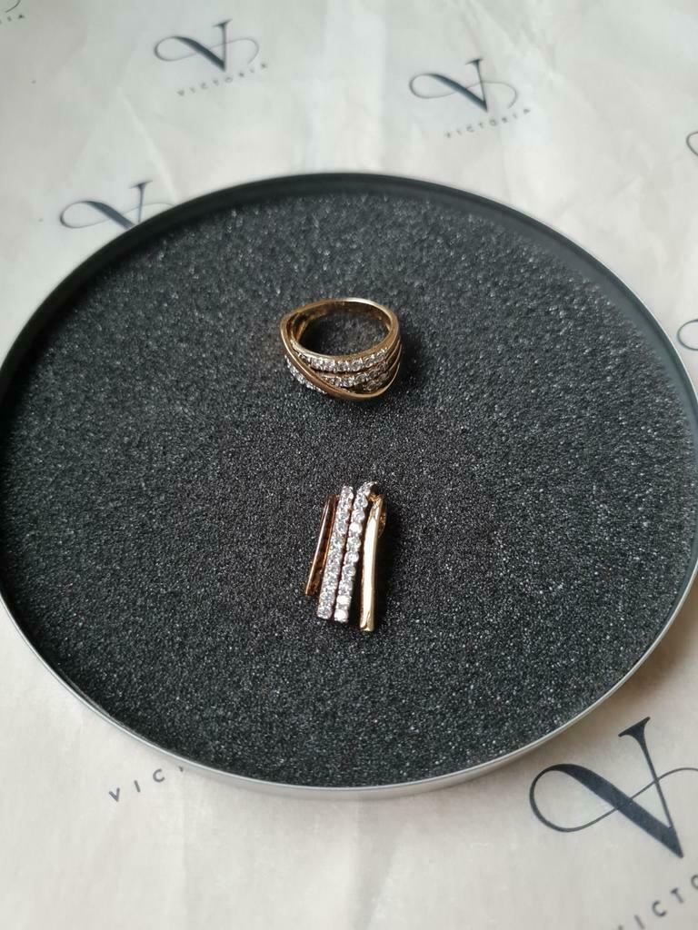 Victoria ring met bijpassend hangertje voor halsketting, Handtassen en Accessoires, Verzenden, Zo goed als nieuw