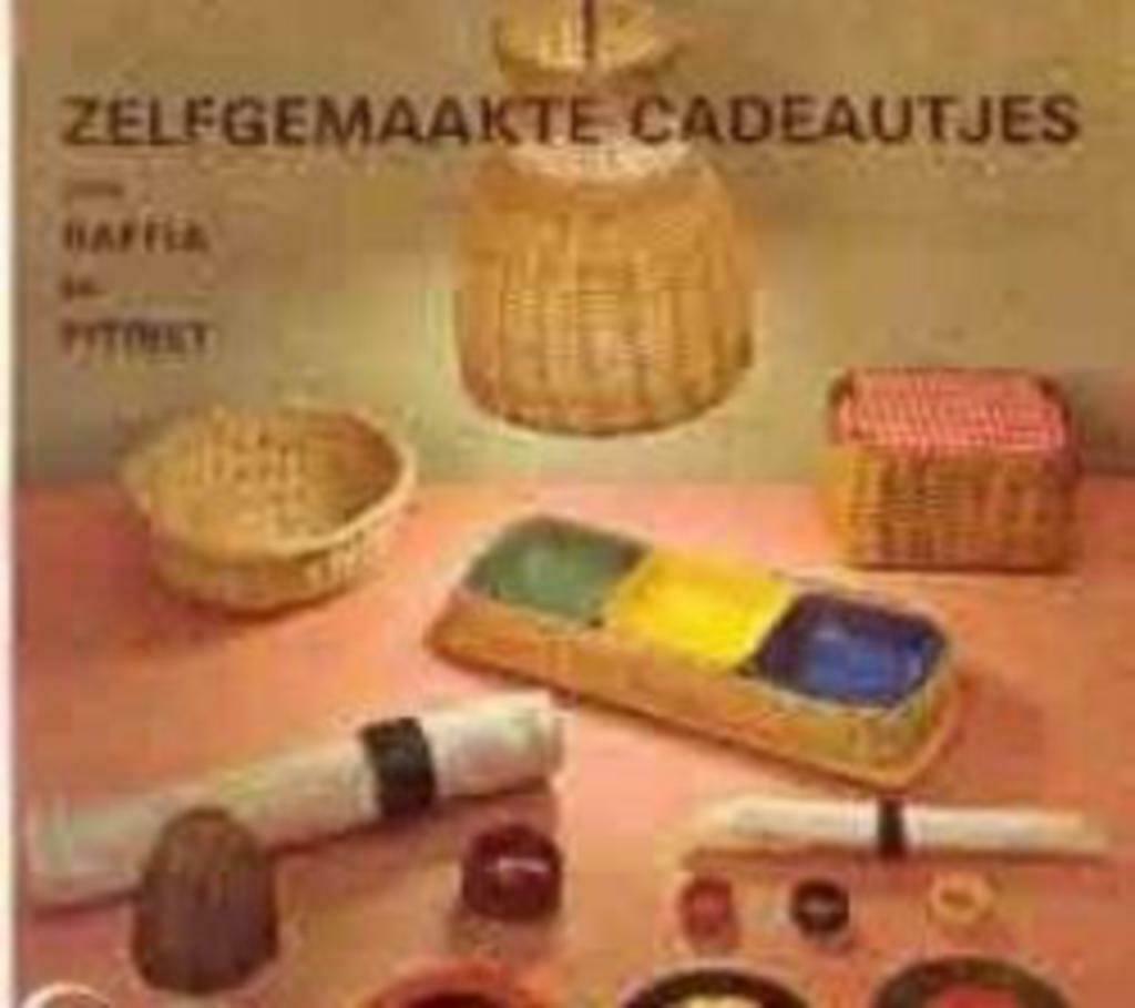 Zelfgemaakte cadeautjes van raffia en pitriet, Ophalen, Gelezen