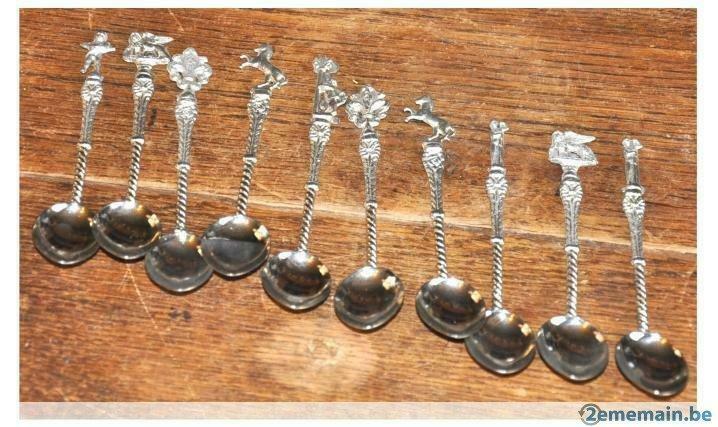 10 cuilléres a café decor différent bout du manche, Maison & Meubles, Cuisine | Couverts, Utilisé, Enlèvement ou Envoi