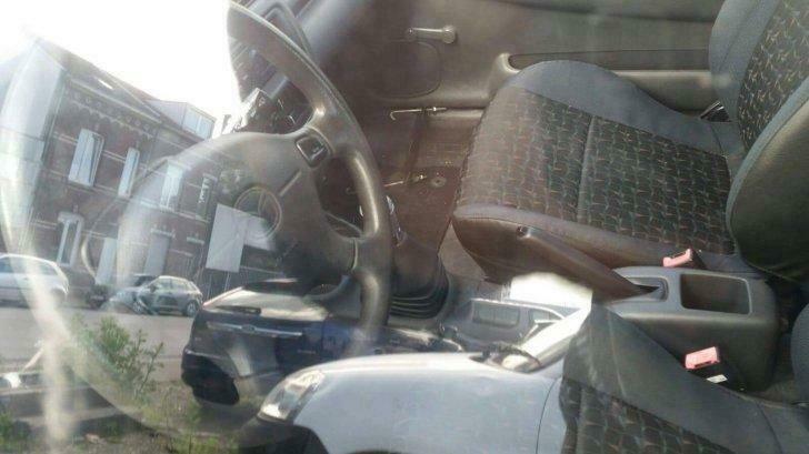 Mazda 323à vendre avec contrôle technique, Autos, Mazda, Achat, Alarme, Boîte manuelle, Particulier