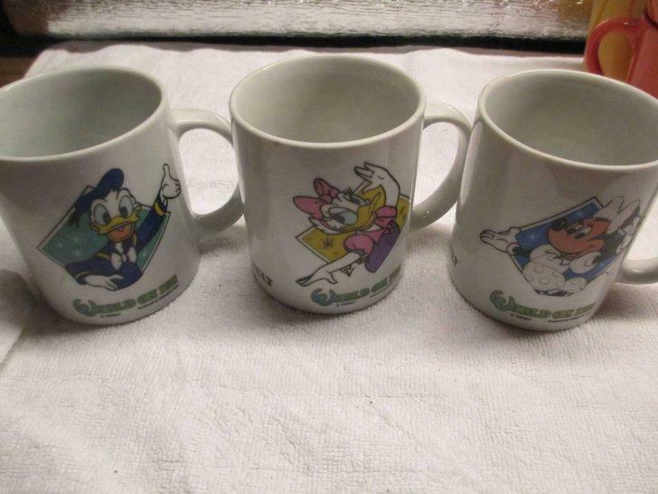 3 tassen disney figuren, Huis en Inrichting, Keuken | Servies, Ophalen of Verzenden, Gebruikt, Kop(pen) en/of Schotel(s)