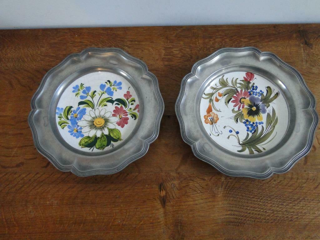 Assiettes décoratives en porcelaine avec rebord en étain, Antiquités & Art, Enlèvement ou Envoi