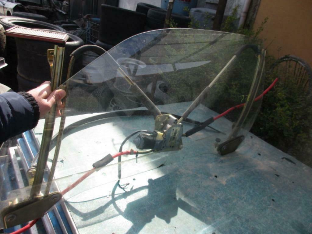 Lh door window and lift mechanism Ferrari 348 and F355, Auto-onderdelen, Ruiten en Toebehoren, Ferrari, Gebruikt, Ophalen of Verzenden