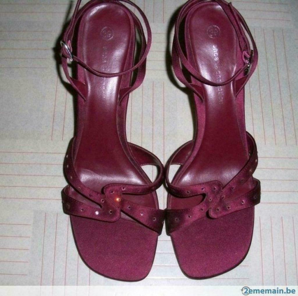 sandales pointure 39, Rouge, Enlèvement ou Envoi, Comme neuf, Sandales de bain