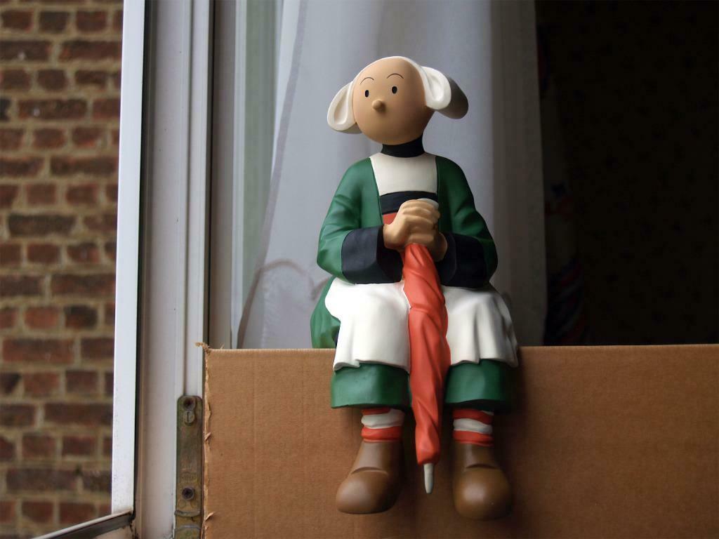 Bécassine assise avec parapluie - Statuette Leblon Delienne, Collections, Enlèvement ou Envoi, Autres personnages, Neuf, Statue ou Figurine