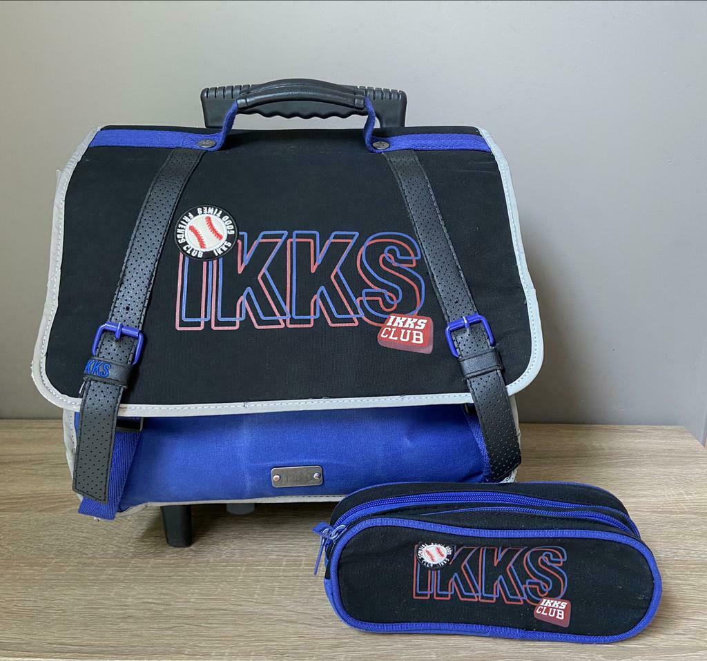 Cartable à roulettes IKKS + Trousse assortie, Utilisé
