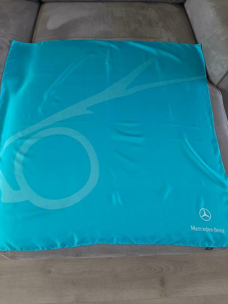 carré soie MERCEDES-BENZ , état neuf, Enlèvement ou Envoi
