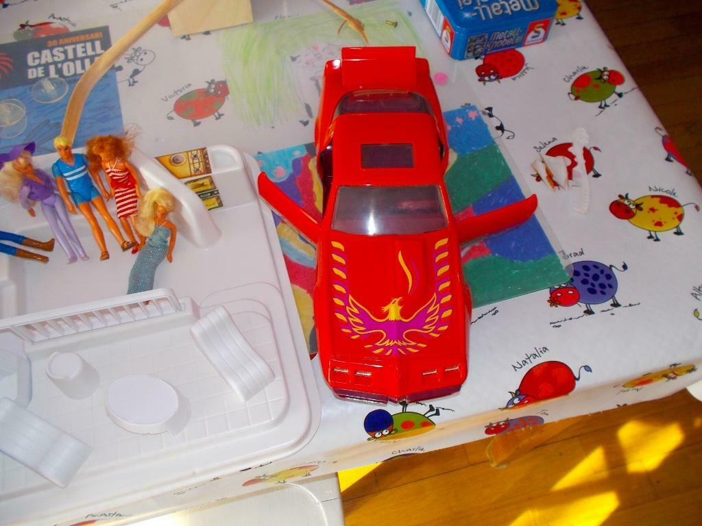 VINTAGE mini poupées avec studio et voiture, Enlèvement