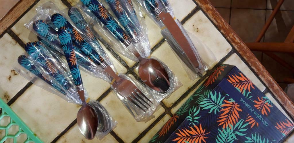 Couverts 12 personnes/ ménagère, Enlèvement ou Envoi, Neuf, Autres matériaux, Ensemble de couverts