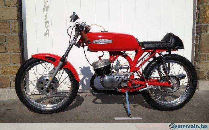 Aermacchi 125 transformée en 125 ala d'oro.