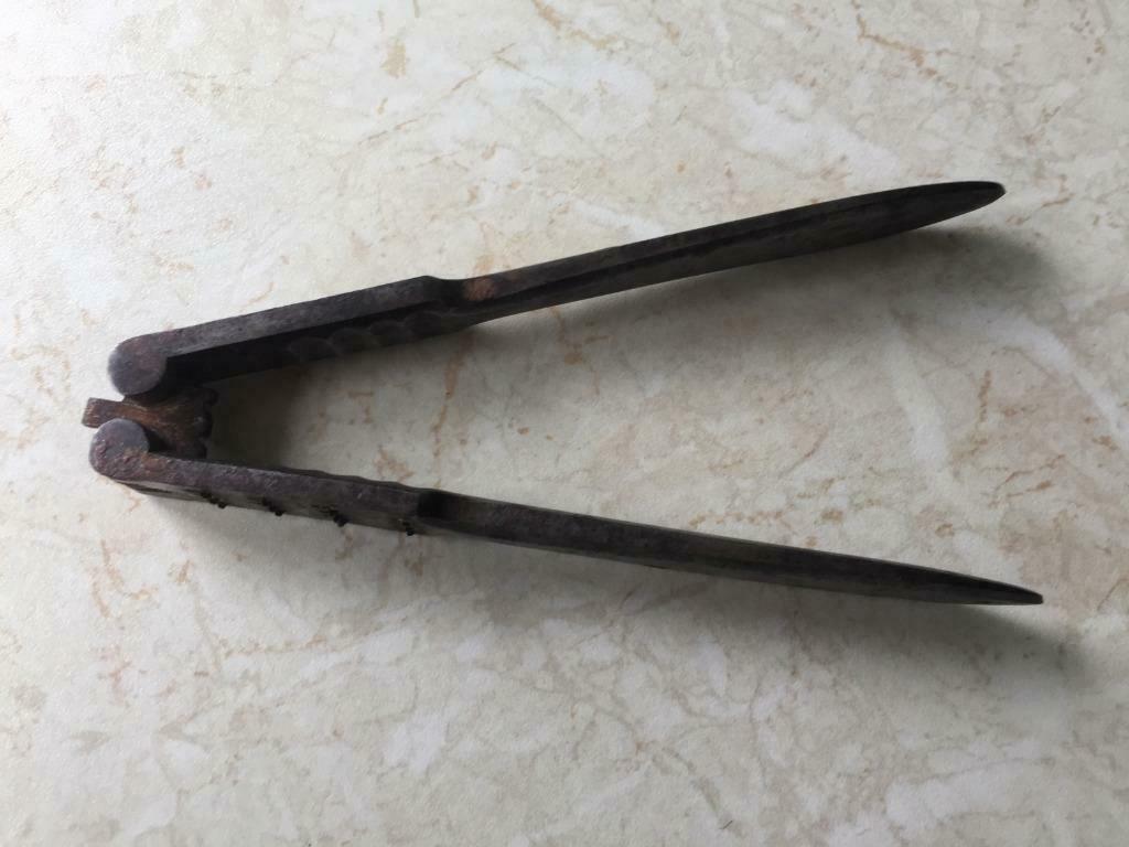 Pince casse noix/noisette   très ancienne, Antiquités & Art, Enlèvement ou Envoi