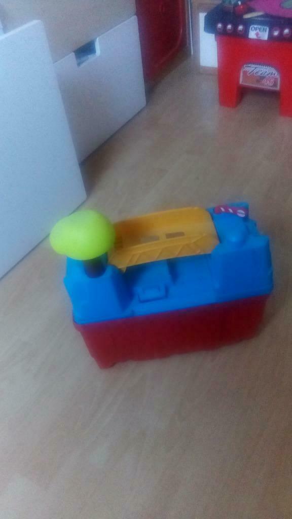 Voiture Fisher - Price dans sa boite de rangement, Enlèvement, Comme neuf